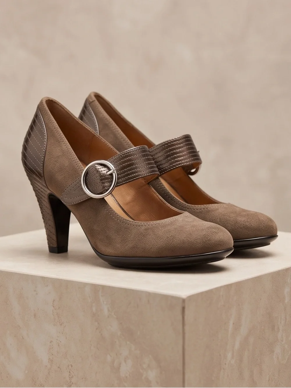 Sofft Leather And Suede Mary Jane Pumps Mid Heel Buckle Strap Brown 6.5 Comfort